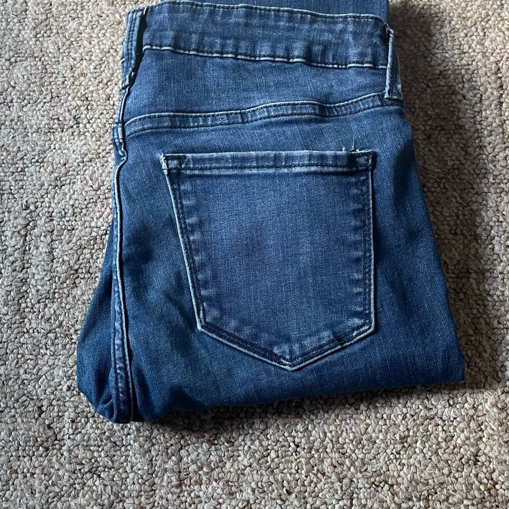 OLD NAVY JEANS USED ONCE SIZE 10